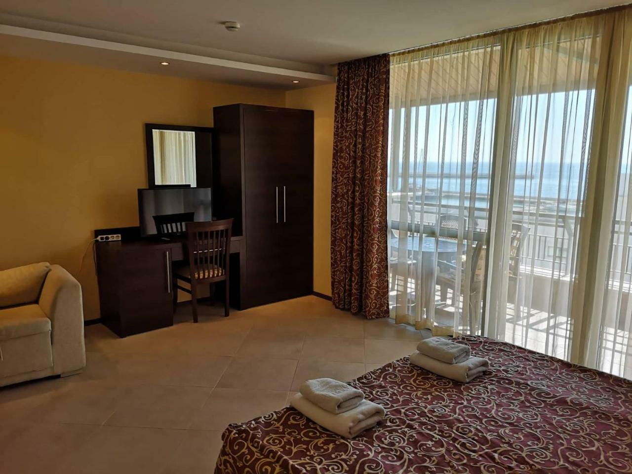 Marina City Aparthotel Балчик Екстер'єр фото